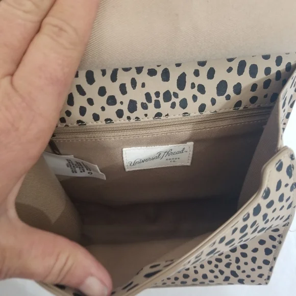 Universal Thread Cheata crossbody - Picture 4 of 8